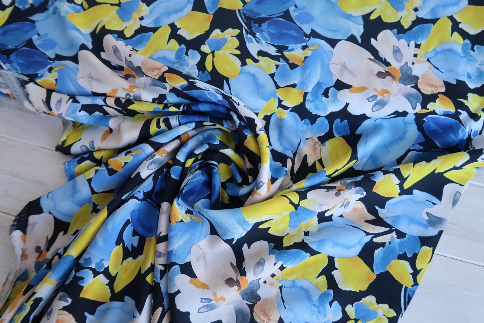 Remnant 2.3m | Blooms In The Sunshine - Viscose - Image 3